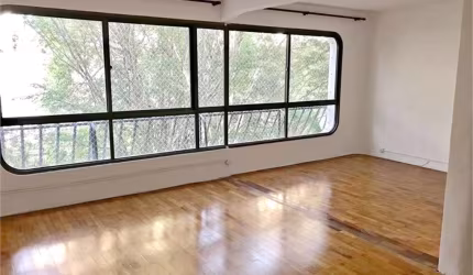 Apt em prédio elegante para deixar do seu jeito