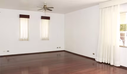 CASA CHARMOSA NO BROOKLIN COM PISCINA 320 M²