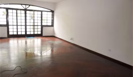 Casa à venda com piscina no Campo Belo