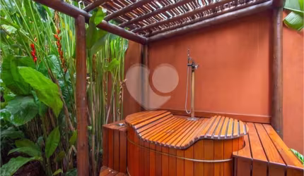 Pacaembu / deslumbrante sobrado / total reformado / 4 suítes / 6 vagas / piscina / churrasqueira