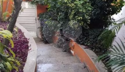 Casa na Vila Madalena para Reforma total. Piscina, churrasqueira, 4 dormitórios e 3 suítes!!