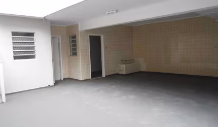 Casa a venda/ locação na vila romana.
