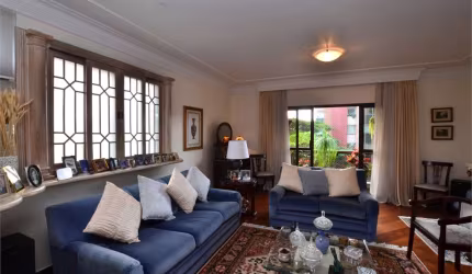Apartamento a venda em Moema.