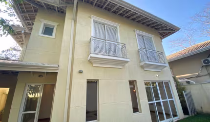 Casa a venda em condomínio fechado no Panamby com 4 dormitóiros, piscina e 3 vagas