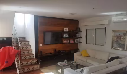 Cobertura Duplex à venda de 150 m² em Perdizes com 3 quartos sendo 1 suite e 2 vagas.