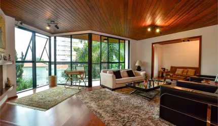 Moema fora rota 185m2 4 dormitórios Excelente Planta