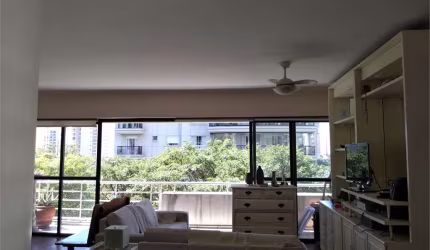 Belo apartamento na Vila Uberabinha.