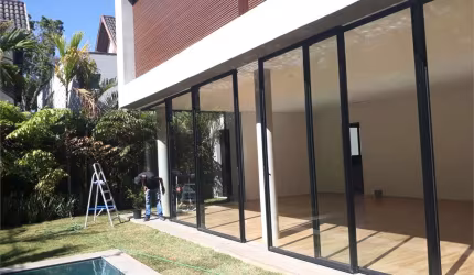 Jardins! Casa em estilo normando, super charmosa, perto do Clube Harmonia!