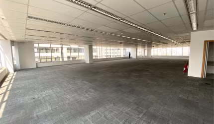 LAJES CORPORATIVAS NO PLAZA I - BROOKLIN COM 612M² e 14 VAGAS DE GARAGEM.