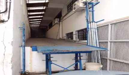 Prédio Comercial ao lado do metrô
