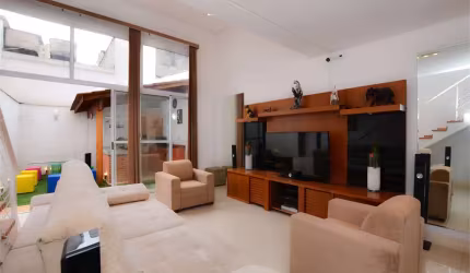 Casa à venda de 250 m² na Vila Mariana de 3 suites e 4 vagas.