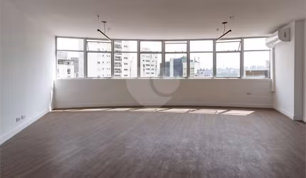 APARTAMENTO JARDIM EUROPA 3 DORM, 1 SUÍTE, 2 VAGAS.