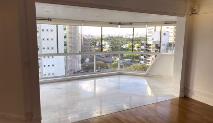 Apartamento a venda em Moema com 234 m2, 3 suítes e 4 vagas