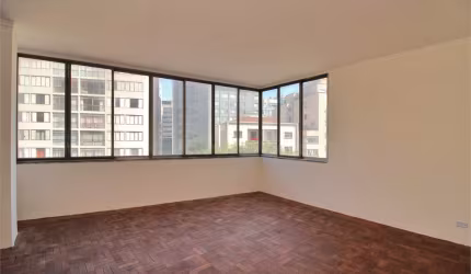 Av.Paulista,4 dorms, armários,  3 salas, cozinha, serv.,1 vaga, 250mts, próximo metrô.