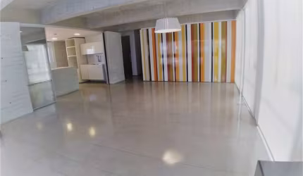 Apartamento espetacular um por andar com 337 mtrs todo REFORMADO em Higienópolis!