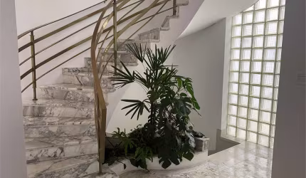 Casa com vista, no Pacaembu