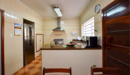Casa 100 Metro Saúde