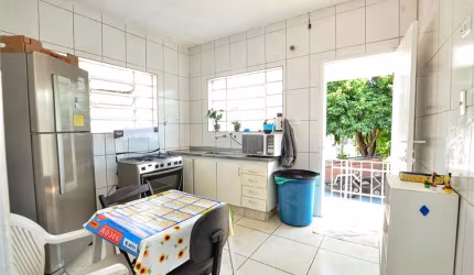 Casa no Planalto Paulista com 8 dormitórios e 6 vagas para reforma