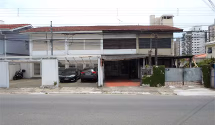 Sobrado rua tranquila e bem arborizada!