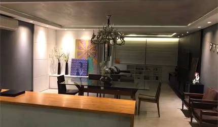 Apartamento 136 m2 no Jardins. Totalmente Reformado. 3 dormitórios sendo 1 suíte