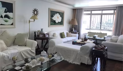 Apartamento à venda de 220 m² em Perdizes com 4 quartos sendo 2 suites e 3 vagas.