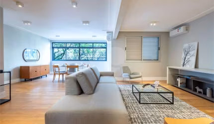 Lindo apartamento, reformado e mobiliado, com 154m² de área útil, 3 quartos, sendo 1 suíte e 2 vagas