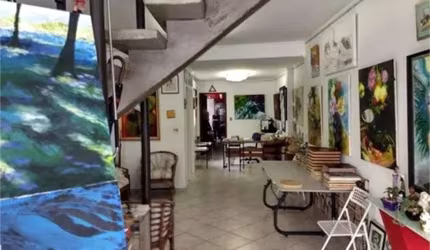 LINDA CASA COM VARANDA