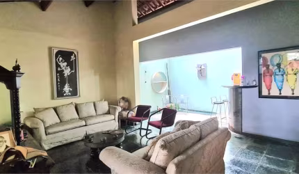 Casa com 3 dormitórios sendo 2 suítes e 4 banheiros em Perdizes.
