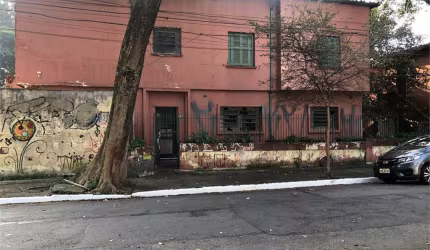 CASA PARA INVESTIDOR, OTIMA LOCALIZAÇÃO E INFINITAS POSSIBILIDADES PARA DEIXAR DO SEU JEITO!