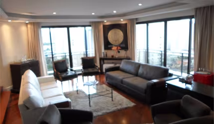 Amplo apartamento perto do metrô Santa Cruz