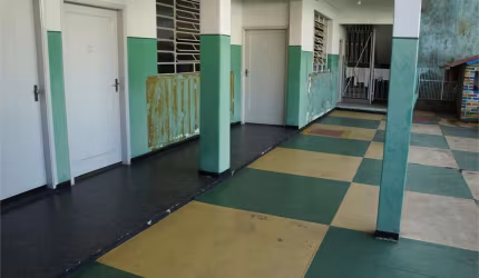 Casa comercial/residencial com 924 m², estrutura pronta para escola!