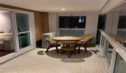 Apto com 3 suites, 4 vagas - Alto Padrão