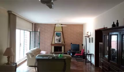 Casa à venda em Campo Belo para uso Residencial ou Comercial, Agende uma visita!