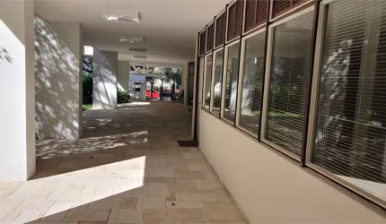 156 m² útil muito bem dividido. ao lado de metrô, Vale apena fazer uma visita.