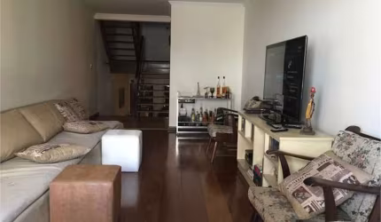 SOBRADO COM 4 SUITES EM LOCALIZAÇÃO PRIVILEGIADA