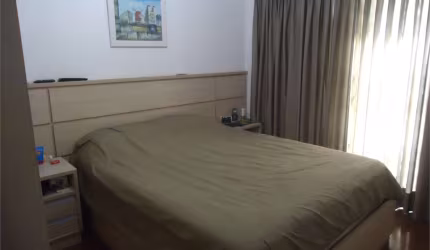 Sobrando Impecavel, em fino acabamento com espaços muito bem divididos e muito bem localizado.