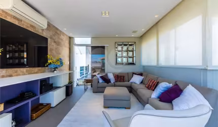 Cobertura triplex com  vista espetacular para o Parque Ibirapuera