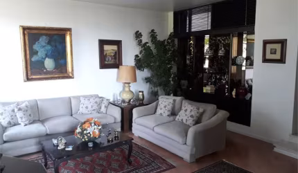 Apartamento com 220 m², 3 dormitórios sendo 1 suíte, 2 vagas.