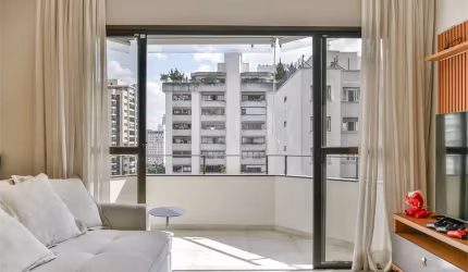 Amplo apartamento reformado a venda no Paraíso, com 202 m2, 3 varandas, 3 suítes e 3 vagas