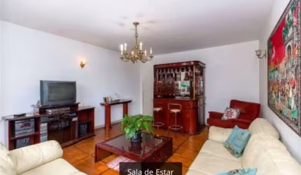 Sobrado com 270m2, 3 dormitórios, sendo 1 suíte, 2 toaletes, 5 vagas, edícula, no Campo Belo.
