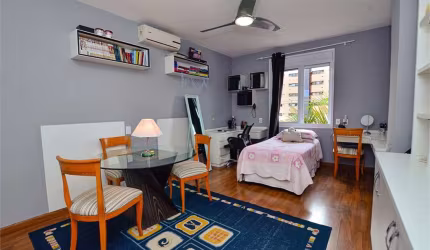 Casa com piscina em Vila Mariana