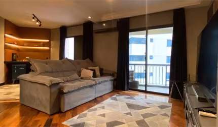Apartamento à venda andar alto de 'Porteira Fechada!!! 2 dormitórios com 1 suite, 2 vagas, terraço, reformado!