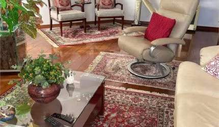 Apartamento com 4 dormitórios na Aclimação