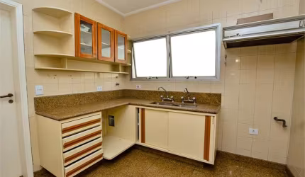 Apartamento com  4 dormitórios, 3 suites em Moema