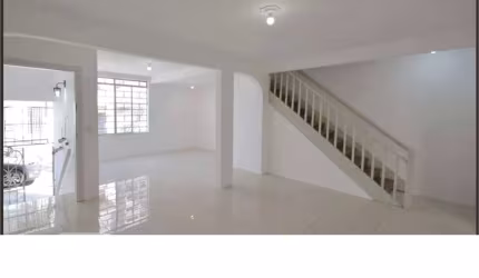 Sobrado próximo ao metrô Ana Rosa/Vila Mariana