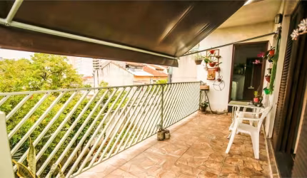 CASA COM 4 DORMITÓRIOS