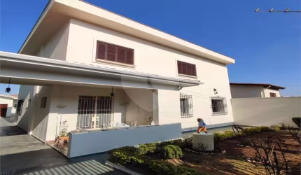 Vende casa no Planalto Paulista, 216m² de área útil, 400m² de área de terreno