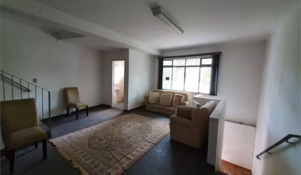 OPORTUNIDADE!!! Sobrado, 2 dormitórios, 2 suítes, 5 vagas para modernização no Ibirapuera.