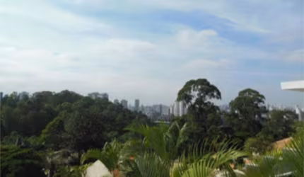 Casa de Alto Padrão a venda em condominio fechado no Panamby