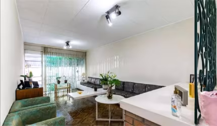 Vila Mariana!!! Casa térrea com muito quintal, são 220 m² 3 dorm. 1 suite, 3 vagas!